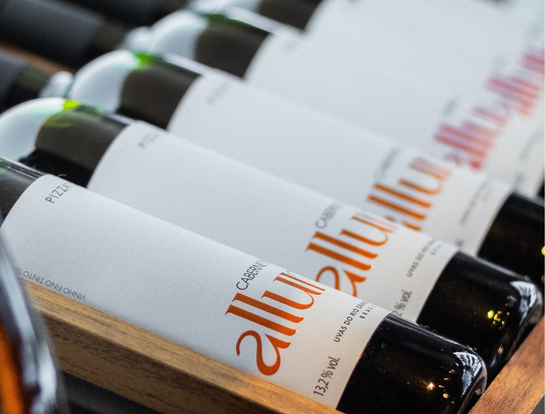 Garrafas da linha Allumé, elaborada com uvas de diferentes regiões do Rio Grande do Sul